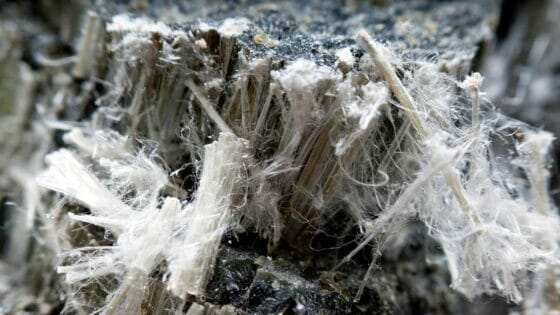Toscana, la denuncia di Cgil: 2.500 casi di mesotelioma per esposizione ad amianto