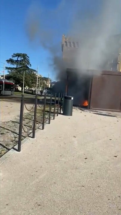Firenze incendio vicino Leopolda