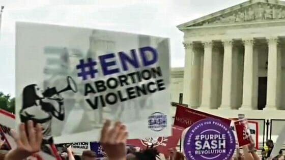 ‘Roe v. Wade’ è stata abolita dalla Corte Suprema USA, cosa succederà ora?