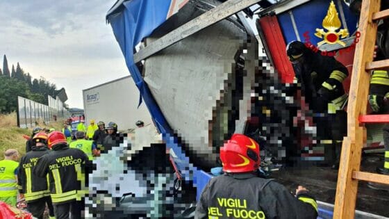 Tamponamento sulla A1 tra Umbria e Toscana, morte due donne