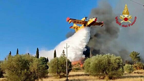 Cinigiano, in serata riprendono a bruciare le colline, disagi all’ospedale di Castel Del Piano per la caduta delle linee telefoniche