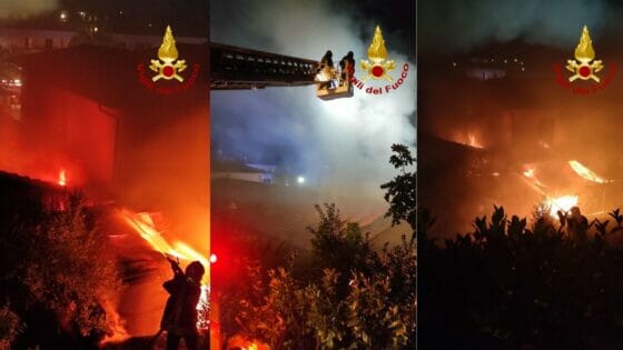 Vigili del fuoco a lavoro per domare incendio edificio industriale