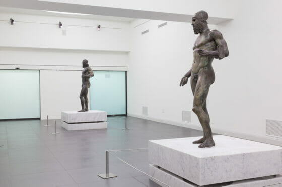 I Bronzi di Riace tornano in mare. In  Versilia
