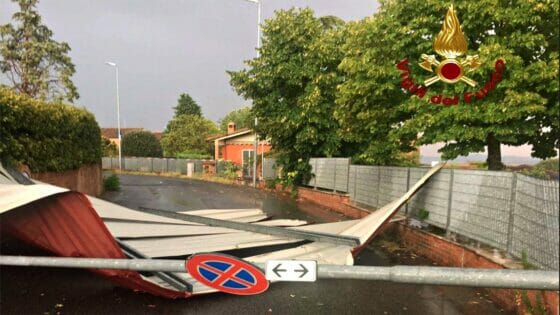 Maltempo: Tromba d’aria a Massa. Codice giallo in Toscana  per temporali forti