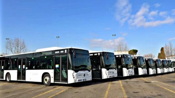 Autobus di Autolinee Toscane vandalizzati ad Altopascio, disagi per gli studenti