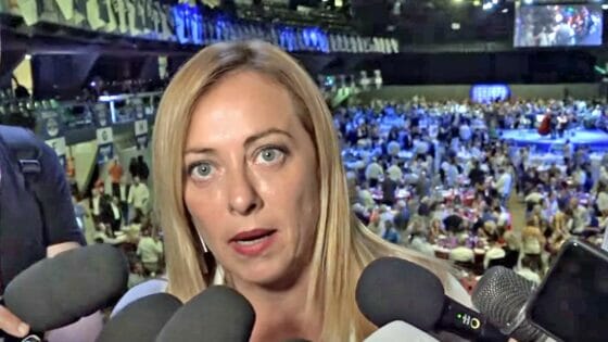 Sindaco di Piombino: “Giorgia Meloni ha ritenuto sottolineare, che Piombino ha già dato e quindi non merita la collocazione di un rigassificatore all’interno del suo porto”