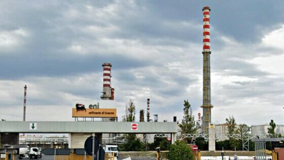 Eni: possibile realizzazione di una nuova bioraffineria a Livorno