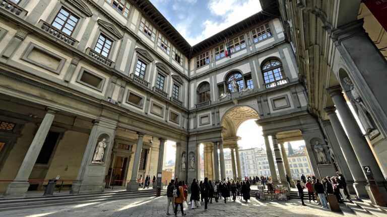 Protesta addetti appalti cultura Firenze,’precari e salari fame’