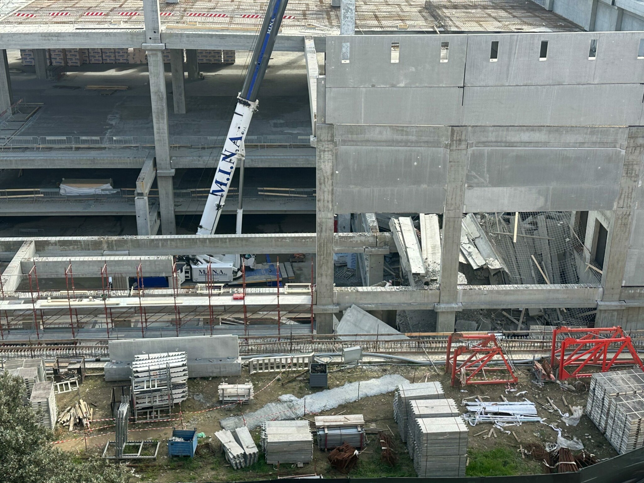 Via Mariti:  protesta lavoratori subappalto davanti al cantiere dove morirono i 5 operai