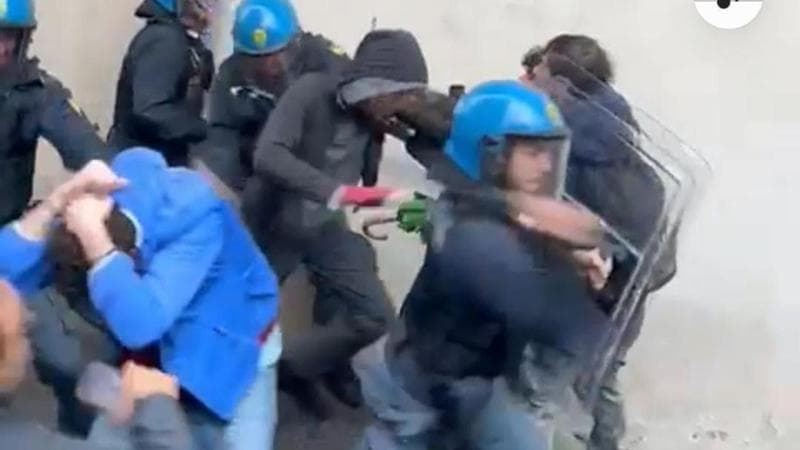 Pisa: via il Questore delle Cariche al corteo studentesco