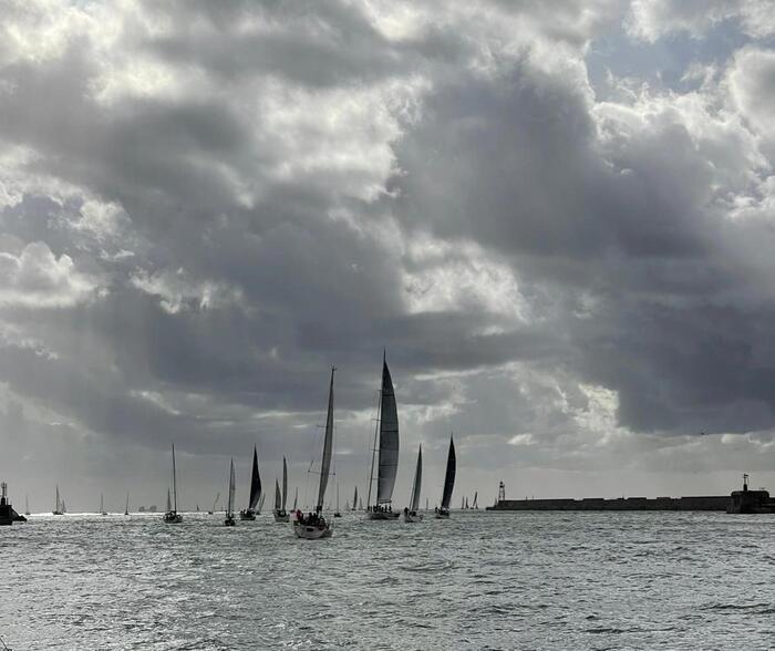 Giovani guariti da cancro velisti in regata per salute del mare