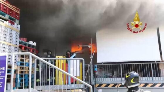 Rogo Esselunga: “chiuso per prossimi giorni” centro commerciale a Sesto Fiorentino