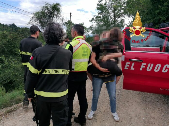 vigili del fuoco, bambina