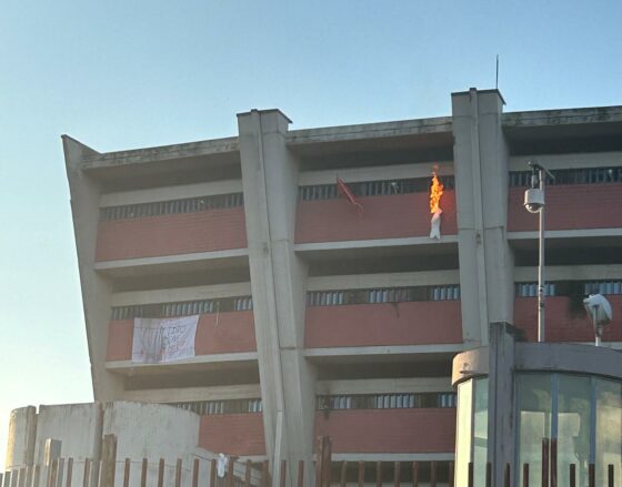 Fiamme e proteste a Sollicciano: detenuti fatti rientrare in celle, ma l’emergenza resta