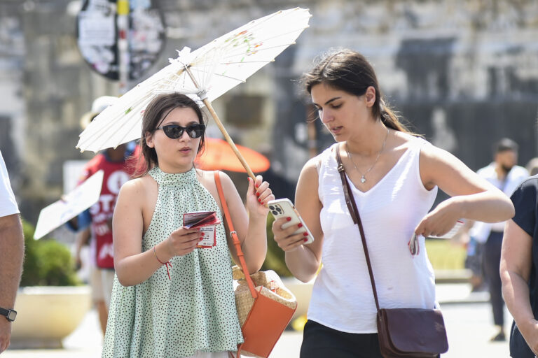 Caldo: a Firenze prima lista con 44 ‘rifugi’ climatici