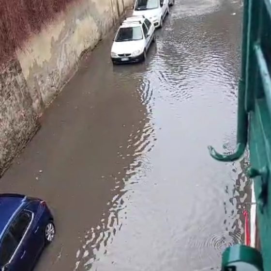 Bombe d’acqua su Firenze: strade allagate e disagi, interruzioni anche della tramvia