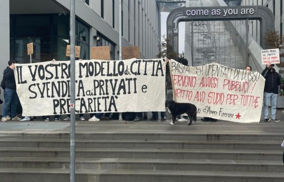 Presidio davanti a The Social Hub: “Firenze non è Gardaland”