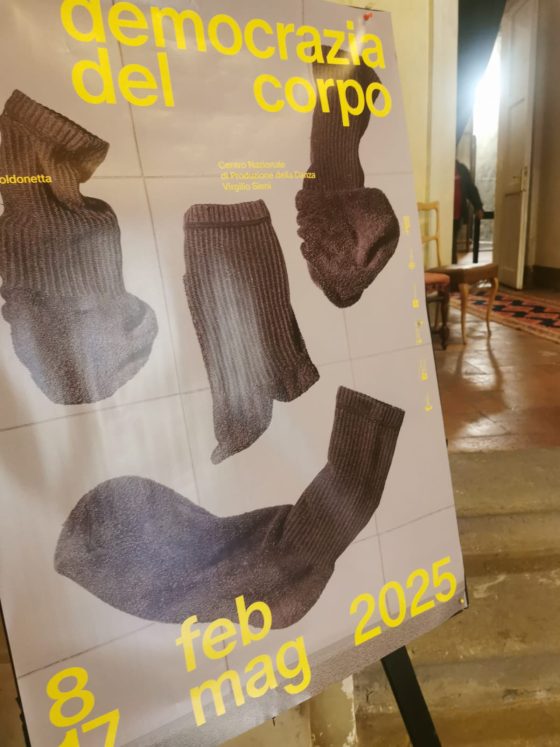 🎧 La danza che ‘sospende il cammino’ con La Democrazia del Corpo
