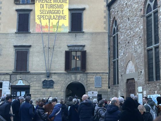 Santo Spirito: centinaia a presidio contro Rsa di lusso in ex convento