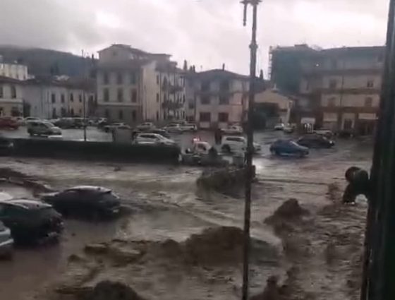 Esonda il torrente Rimaggio a Sesto Fiorentino