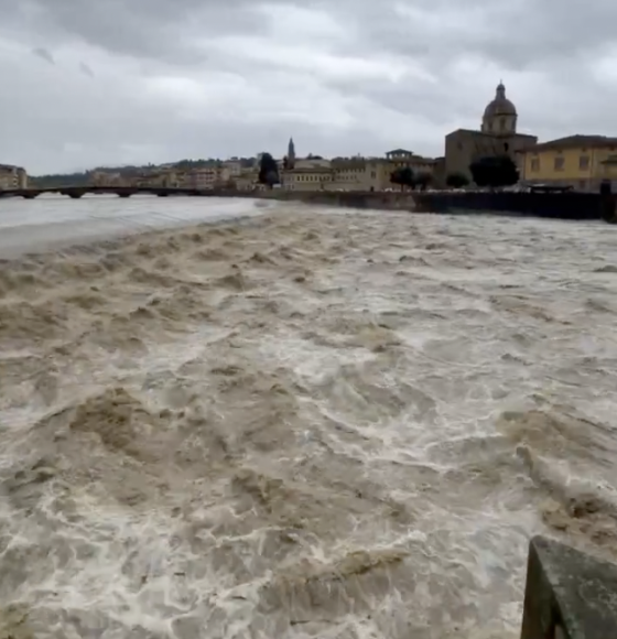 Allerta rossa, invito a prudenza. Piena Arno attesa nel pomeriggio a Firenze, in nottata a Pisa