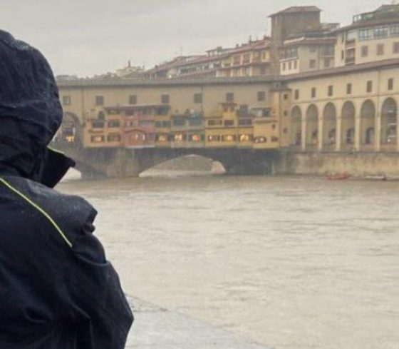 Pioggia in Toscana, Arno al primo livello di guardia a Firenze