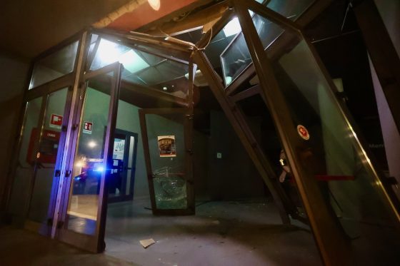 Incidente a Gavinana, auto sfonda la porta del Memoriale delle Deportazioni