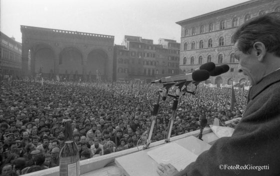 🎧 A Firenze una grande mostra ricorda Enrico Berlinguer