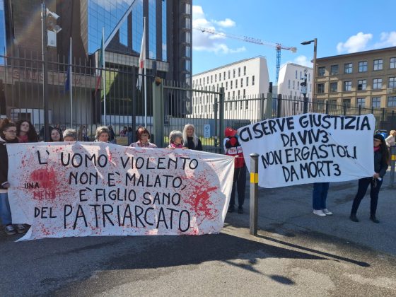 🎧 Non Una di Meno in presidio al tribunale di Firenze: “giustizia per le donne che denunciano violenze”