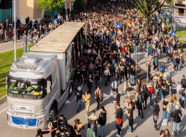 🎧 Torna la Wish Parade della rete di collettivi uniti