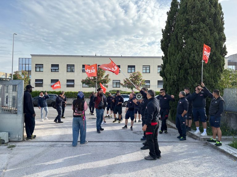 Pisa, sudd Cobas: sciopero e presidio dei lavoratori al deposito Mondo Convenienza