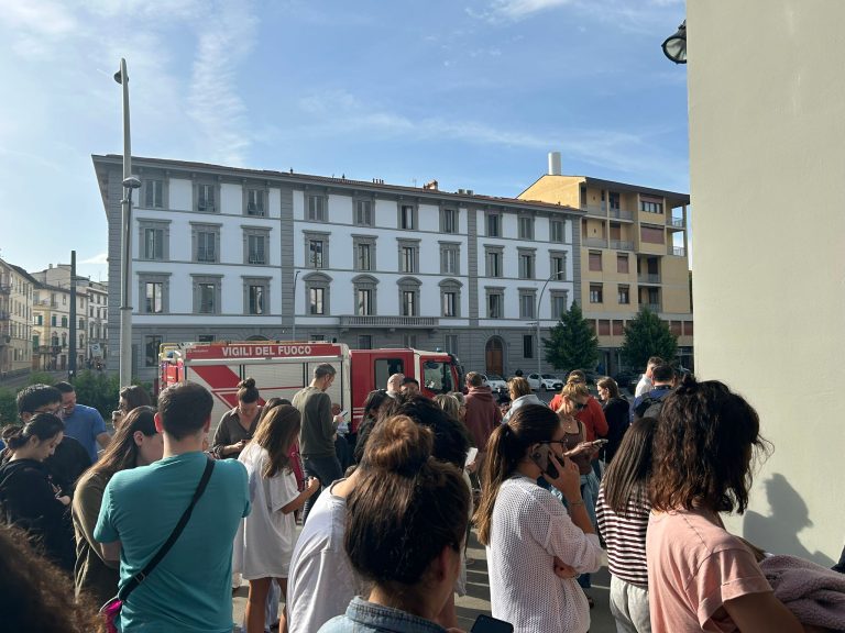 🎧 Principio di incendio a The Social Hub di viale Belfiore, evacuati in 500