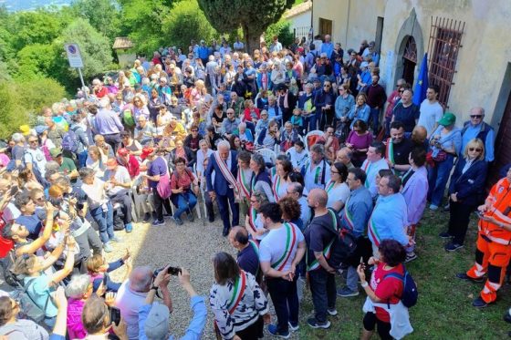In marcia a Barbiana per chiedere la pace