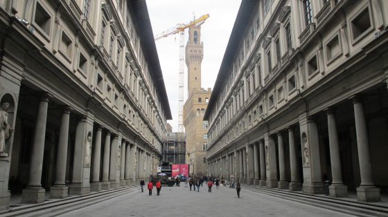 La gru al cantiere degli Uffizi, la promessa di Verde “Via entro 50 giorni”