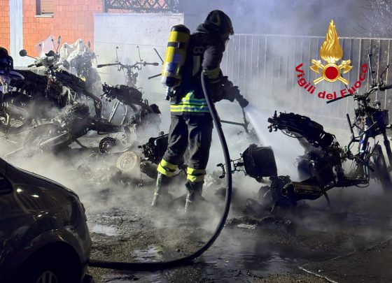 A fuoco motorini a Firenze, non esclusa ipotesi rogo doloso