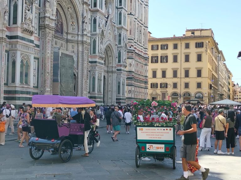 Giunta di Firenze approva regole con limiti a risciò nella zona Unesco