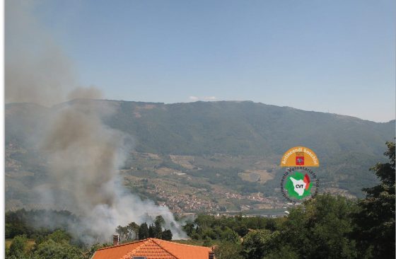 Due incendi boschivi nel Pratese, più controlli in vista allerta caldo