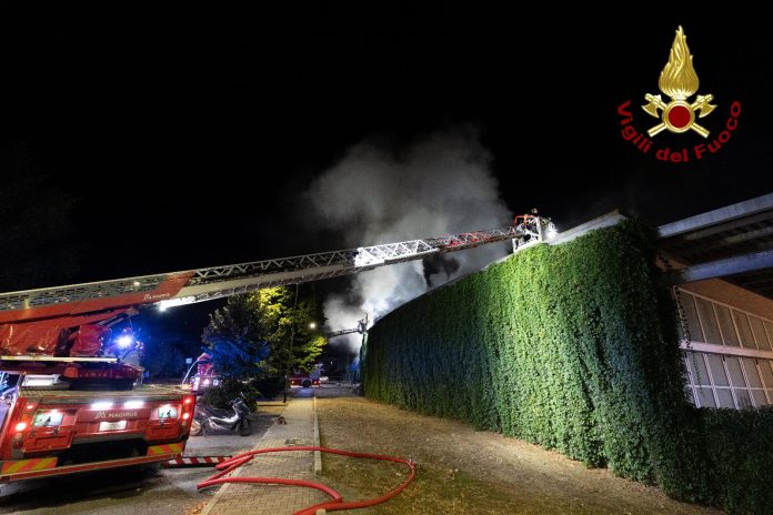 Incendio al Viper: il Comune revoca il divieto di aprire le finestre