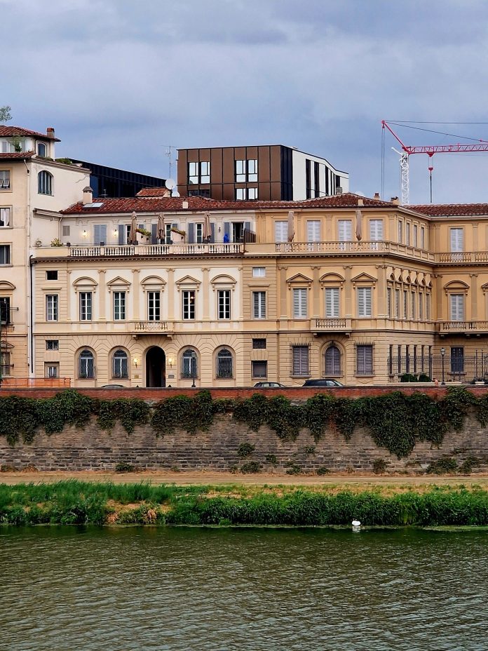 Ex Teatro comunale, cubo bianconero