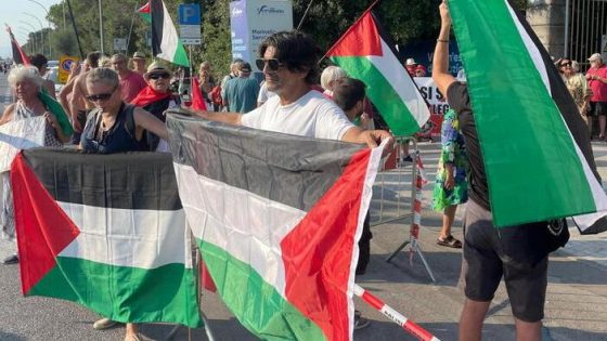 Pietrasanta: 3 anni di Daspo per aver contestato pacificamente Salvini