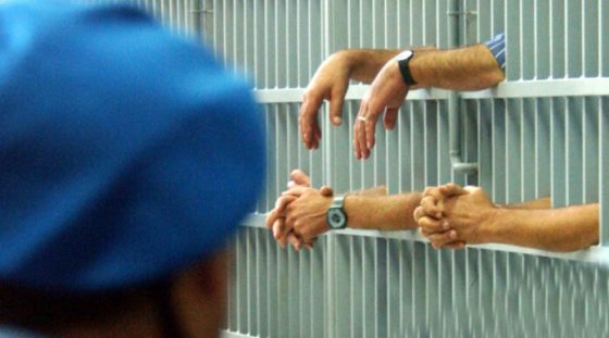 Deve tornare in carcere, 32enne suicida a Firenze