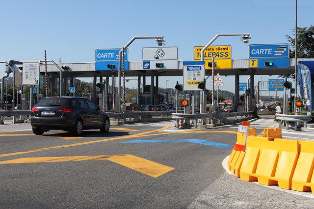 Il Consiglio della Città metropolitana di Firenze ha approvato una mozione, presentata dai gruppi Pd, Uniti per la città metropolitana, Territori beni comuni e Territori al centro, per la gratuità del pedaggio autostradale tra Firenze Nord e Firenze Sud per i residenti nella provincia fiorentina, 
