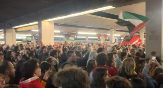 Gaza: in migliaia occupano i binari della stazione SMN a Firenze