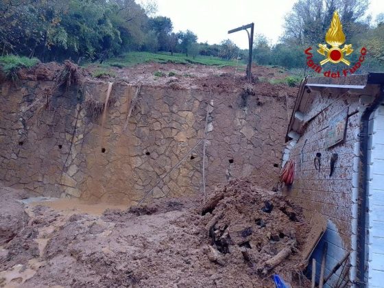 Maltempo: nubifragio a Massa, frana e campanile colpito da fulmine in Lucchesia