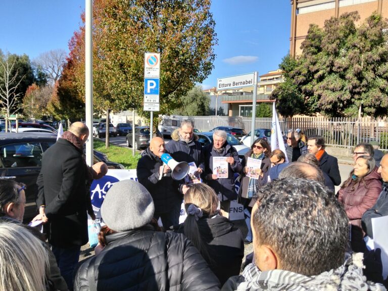 Sciopero giornalisti, presidio a Firenze. Anche il Cdr de Il Tirreno dopo la sfiducia al direttore. L’intervista