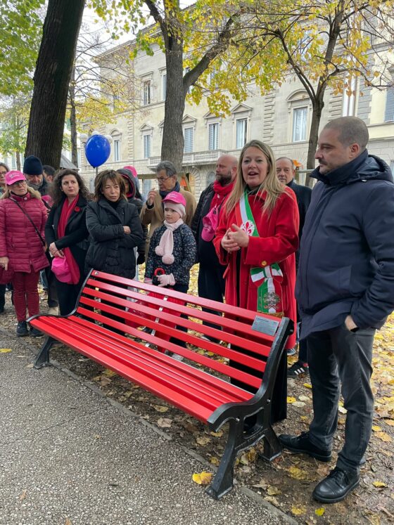 Palazzo Vecchio flashmob in rosso contro la violenze sulle donne
