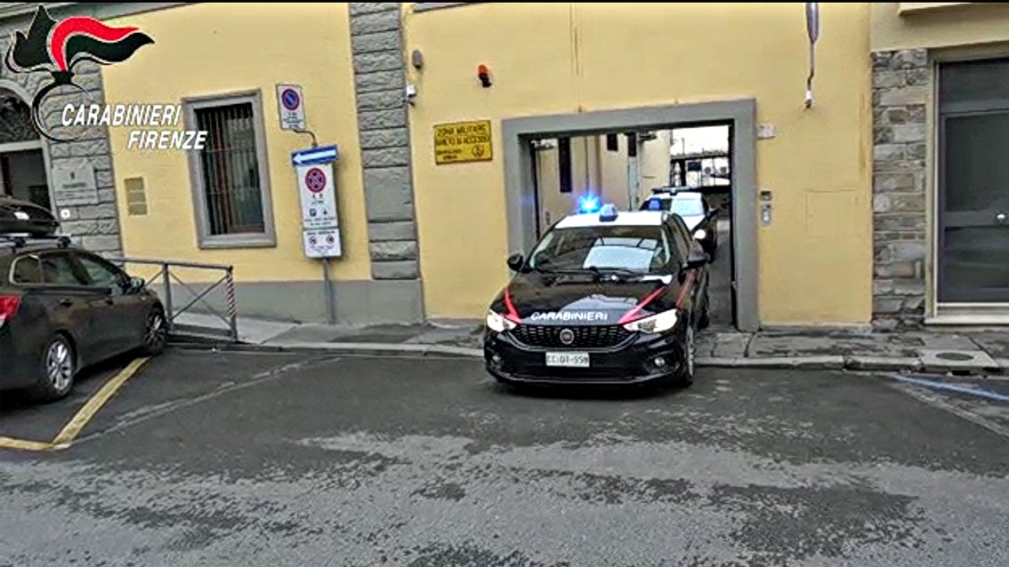 Ancora la truffa dello specchietto a Firenze, una denuncia