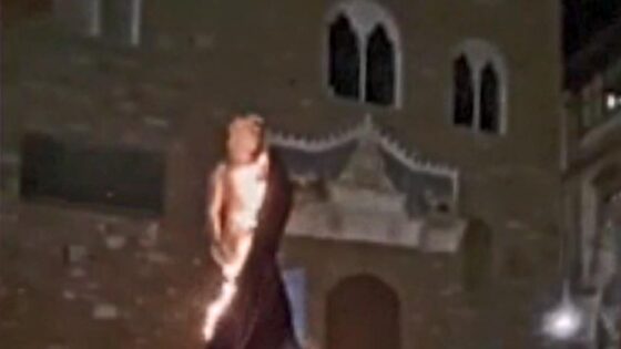 Dette fuoco al drappo nero del David: condannato a 6 mesi e 26mila euro di risarcimento nei confronti del Comune