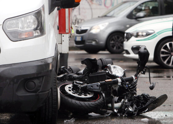 Morto scooterista a Livorno dopo scontro con un’auto