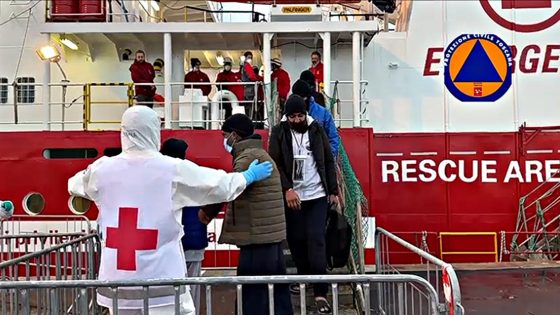 Nave Life Support arrivata a Livorno con 72 migranti
